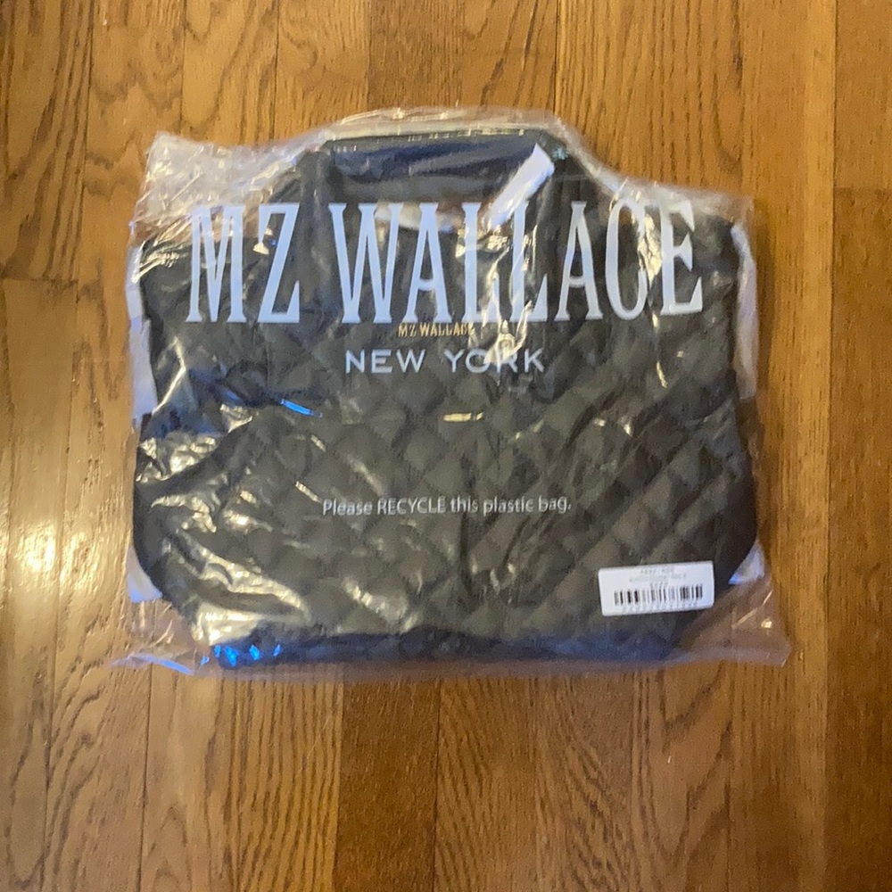 NWT in packaging MZ Wallace small Sutton, magnet